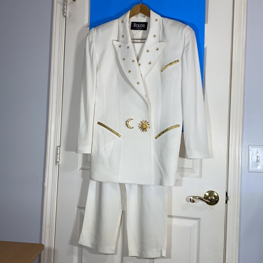 SOLINI VINTAGE White Double Breast Pant Suit lined jacket with shoulder pads.